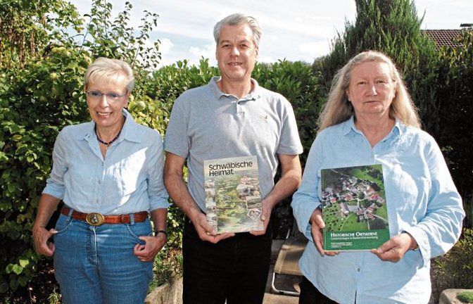 Der Heimat verbundene Mitstreiter gesucht: Die Doppelspitze der Regionalgruppe Stromberg-Mittlere Enz des Heimatbundes Luise Lüttmann (rechts) und Martin Ehlers sowie Öffentlichkeitsreferentin Bettina Montag. Foto: Stahlfeld