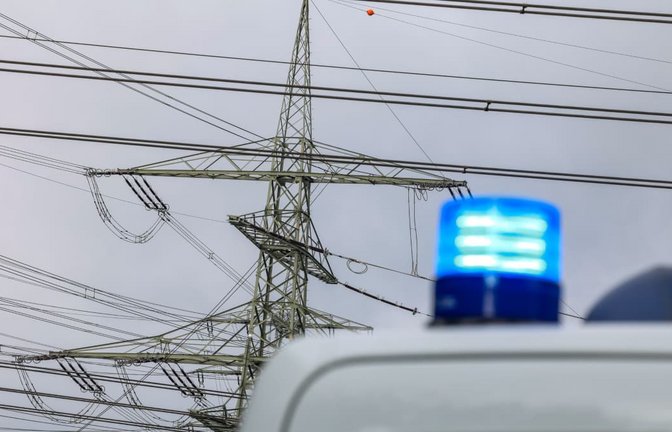 RWE-Kraftwerk in Eschweiler: In der Nähe von Hochspannungsleitungen in Nordrhein-Westfalen sind neue Abschussvorrichtungen gefunden worden.<span class='image-autor'>Christoph Reichwein/dpa</span>