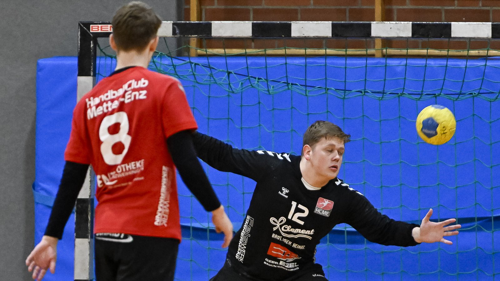 Mit zahlreichen starken Paraden hielt Keeper Samuel Binder (rechts) den HCME am Wochenende im Spiel. Archivfoto: Leitner