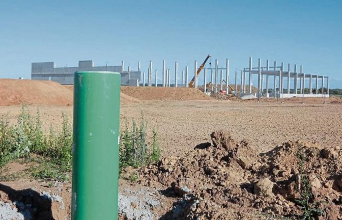 Süderweiterung des Eichwaldareals bei Sachsenheim: Es geht inzwischen schon in die Höhe. Hier entsteht ein Logistik- und Produktionszentrum des Immobilienkonzerns Segro als Gewerbepark.  Foto: Arning