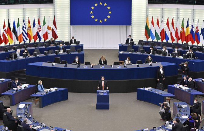 Marco Zanni – von 2019 bis 2024 Vorsitzender der mittlerweile aufgelösten Fraktion Identität und Demokratie (ID) –  am Rednerpult.<span class='image-autor'>Foto: imago images/Future Image/Dwi Anoraganingrum via www.imago-images.de</span>