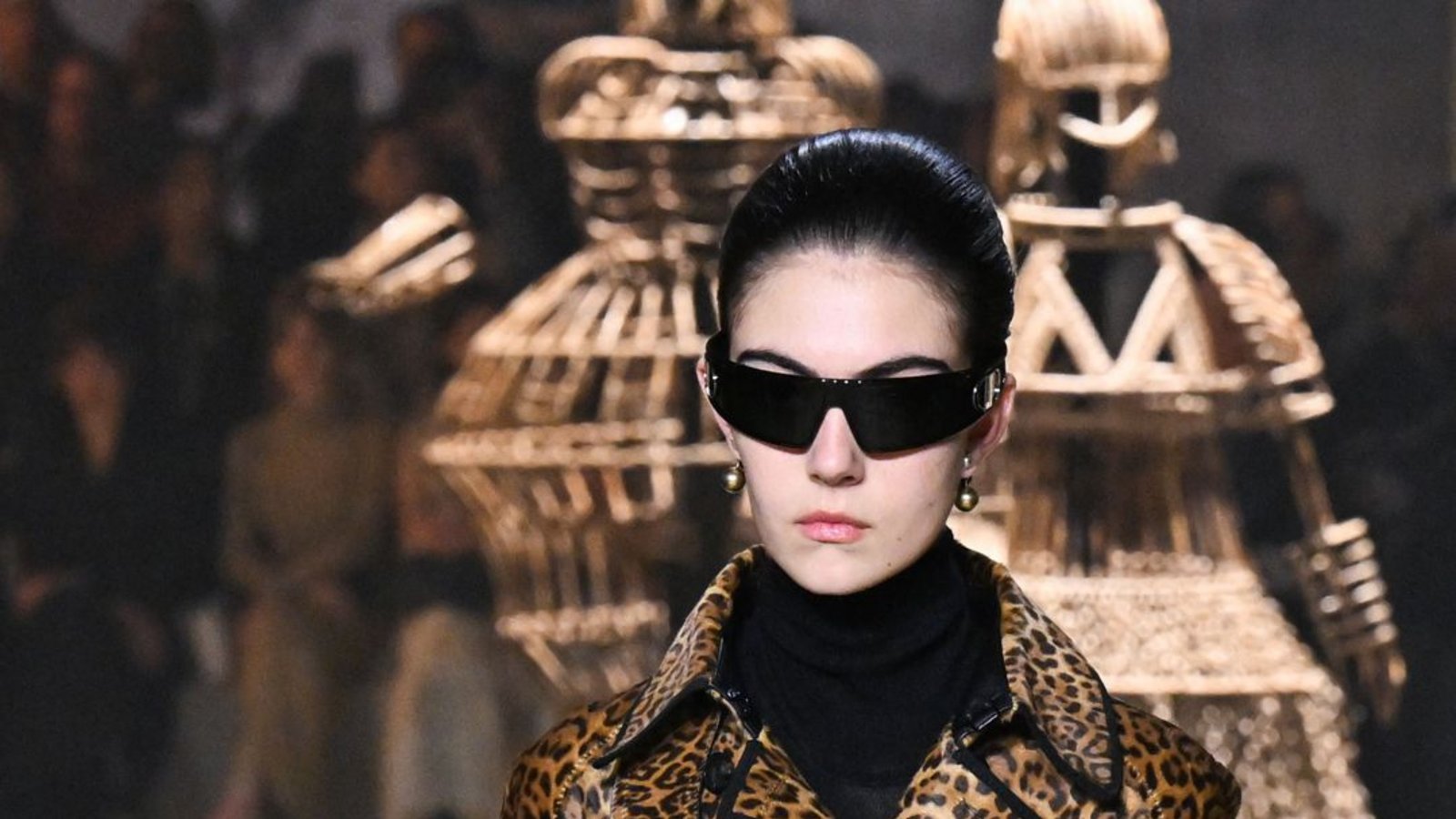 Das Leopardenmuster, Teil der Markenidentität von Dior und auch bei anderen Labels im Trend, kommt ebenfalls auf den Laufsteg.Foto: AFP/MIGUEL MEDINA