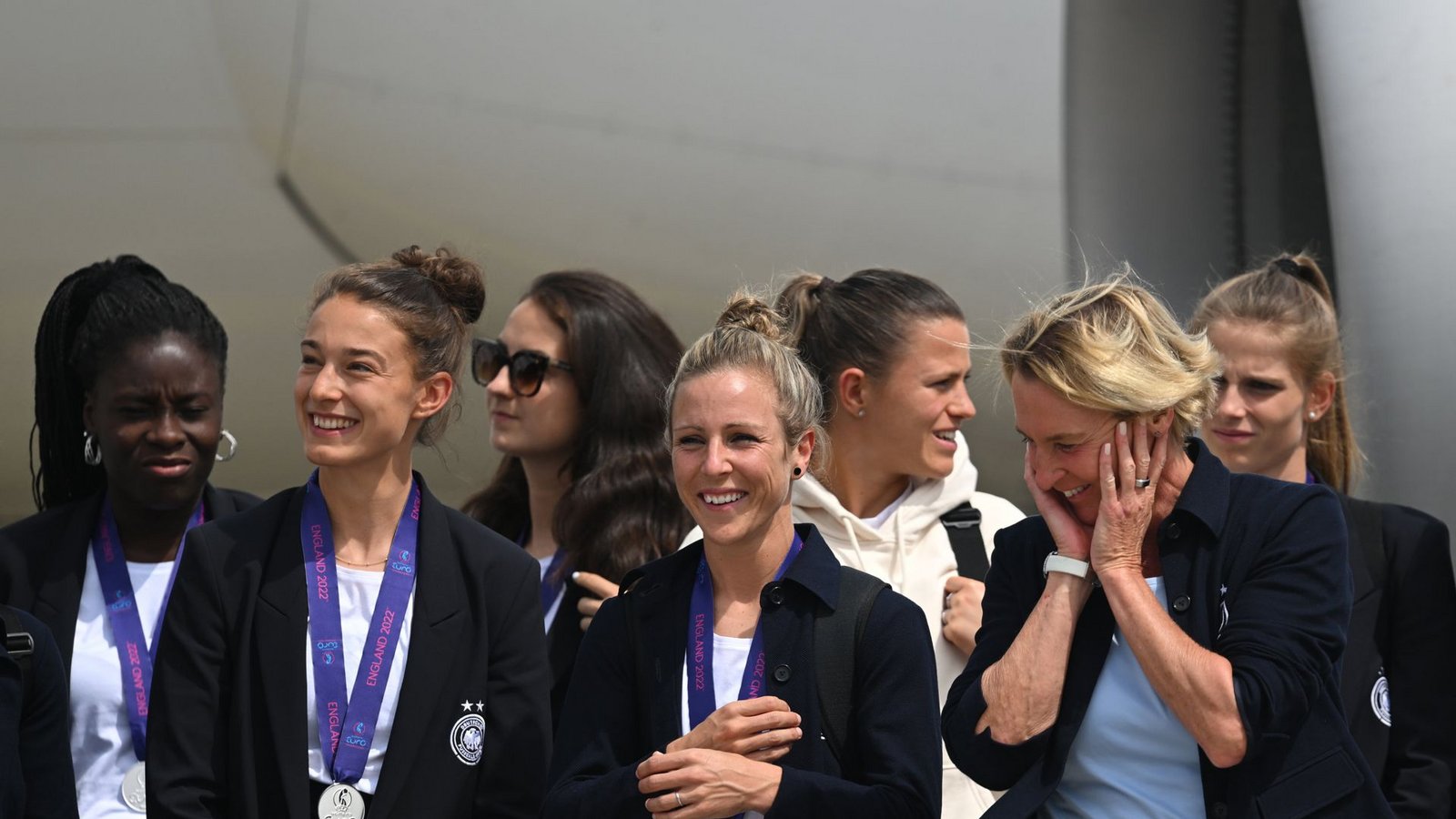 Einen Tag nach der Finalniederlage gegen England konnten die Spielerinnen schon wieder lachen.Foto: dpa/Arne Dedert