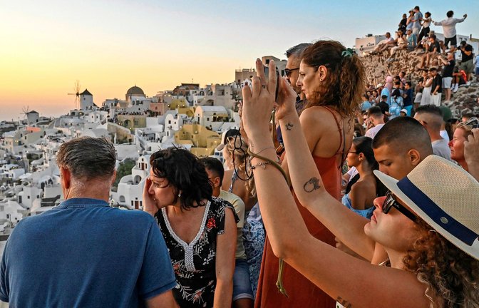 Die strengsten Regeln gelten für besonders stark frequentierte Reiseziele. Dazu zählt auch die bei Touristen sehr beliebte  Insel Santorini.<span class='image-autor'>Foto: /Nicolas Koutsokostas</span>