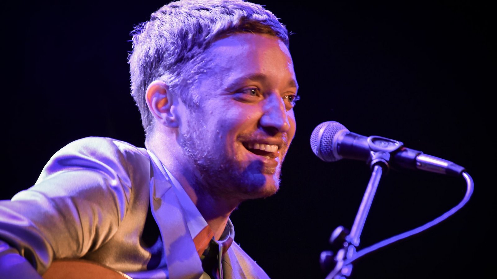 Sänger Maeckes mit Gitarre (Archivbild)Foto: Lichtgut - Ferdinando Iannone