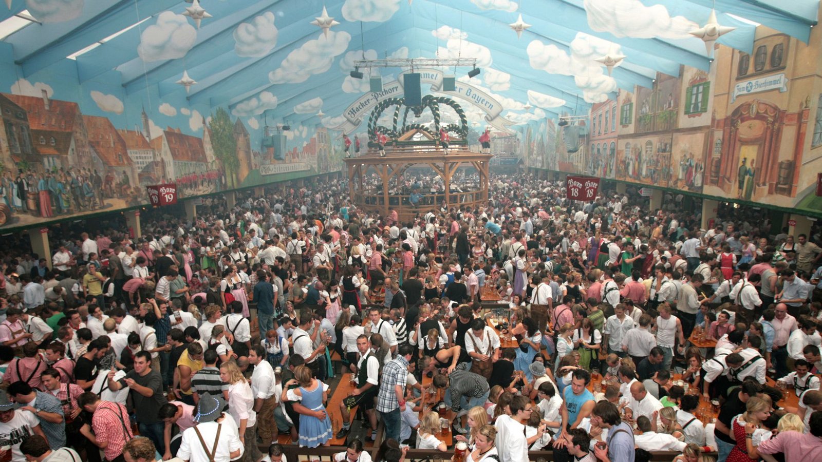 Im Festzelt fühlen sich neben den Feiernden auch die Viren wohl (hier ein Archivbild vom Münchner Oktoberfest).Foto: dpa/Frank Leonhardt