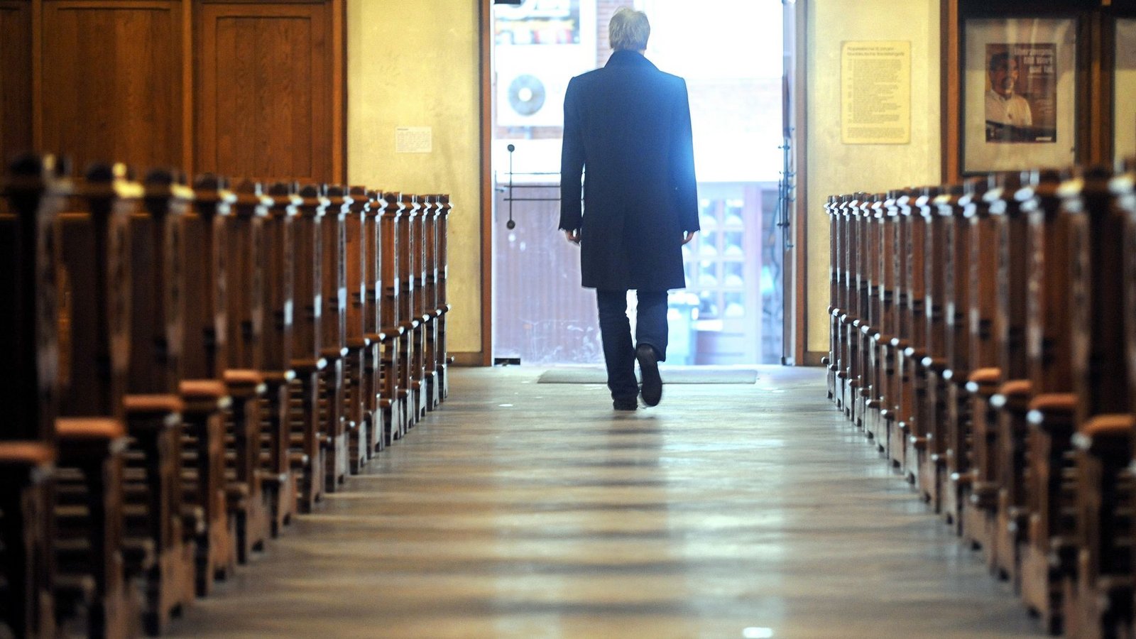 Wer verlässt als Letzter das sinkende Kirchenschiff?Foto: dpa/Ingo Wagner