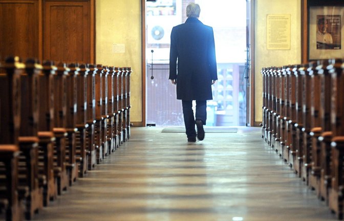 Wer verlässt als Letzter das sinkende Kirchenschiff?<span class='image-autor'>Foto: dpa/Ingo Wagner</span>