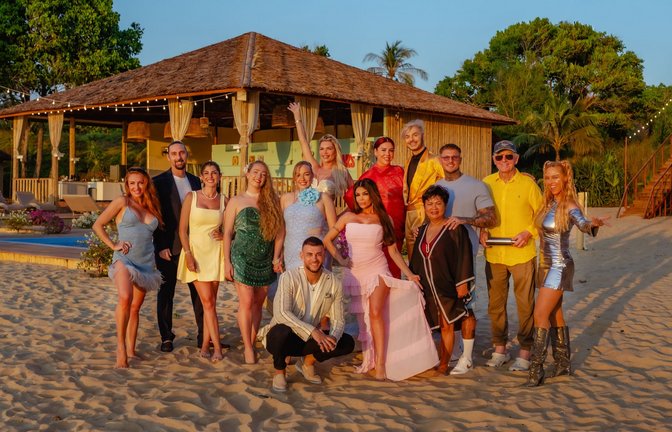 14 Kandidatinnen und Kandidaten ziehen zum Start der Spezial-Staffel in die Sala.<span class='image-autor'>Foto: RTLZWEI / Luis Zeno Kuhn</span>