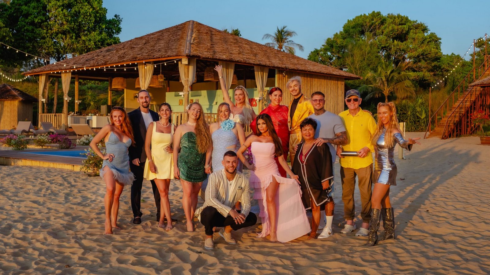 14 Kandidatinnen und Kandidaten ziehen zum Start der Spezial-Staffel in die Sala.Foto: RTLZWEI / Luis Zeno Kuhn 14 Kandidatinnen und Kandidaten ziehen zum Start der Spezial-Staffel in die Sala.Foto: RTLZWEI / Luis Zeno Kuhn