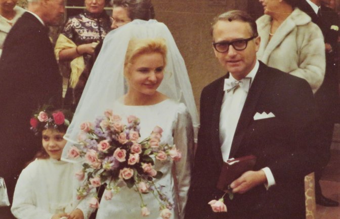 Angelika und Dieter heiraten 1970 in Garmisch-Partenkirchen. Gefeiert wird auf Schloss Elmau, wo sie sich gut ein Jahr zuvor kennengelernt haben.<span class='image-autor'>Foto: privat</span>