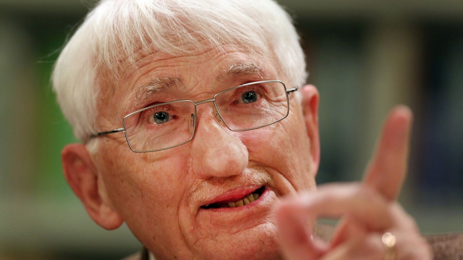 Der Sozialphilosoph Jürgen Habermas warf Ernst Nolte 1986 im Historikerstreit vor, die Singularität des Holocaust infrage zu stellen.(Archivbild)Foto: Martin Gerten/dpa