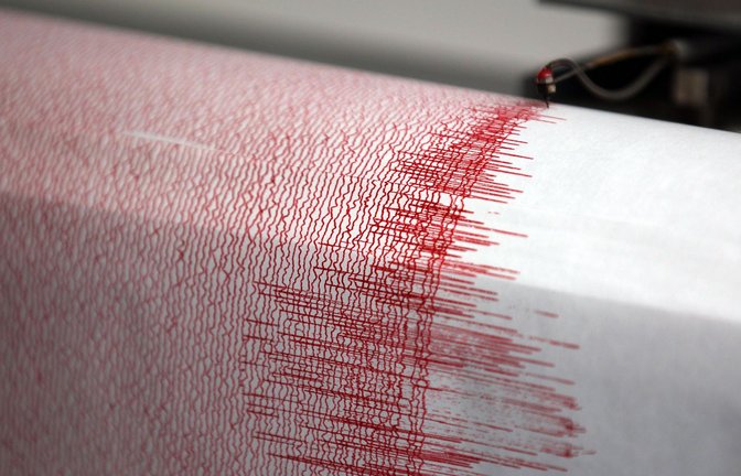 Der Seismograph einer  Erdbebenwarte verzeichnet Ausschläge.<span class='image-autor'>Foto: dpa/Oliver Berg</span>