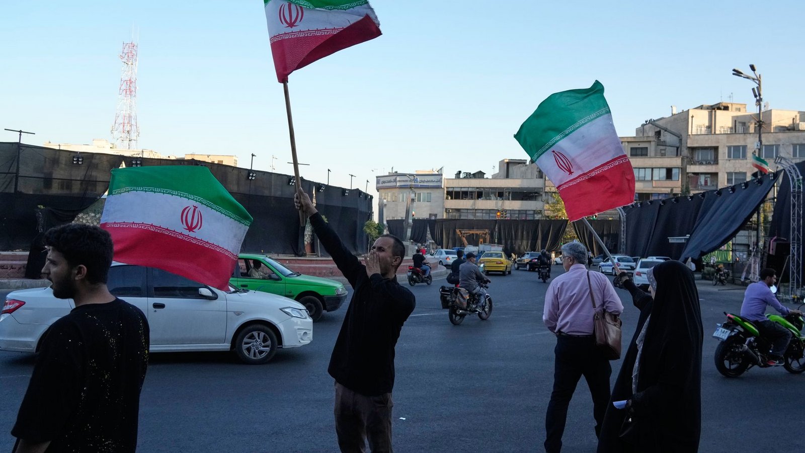 Die iranische Führung feiert das Rahmenabkommen aber für die Menschen im Land herrscht Ungewissheit, ob sich ihre Lage damit bessert.Foto: Vahid Salemi/AP/dpa