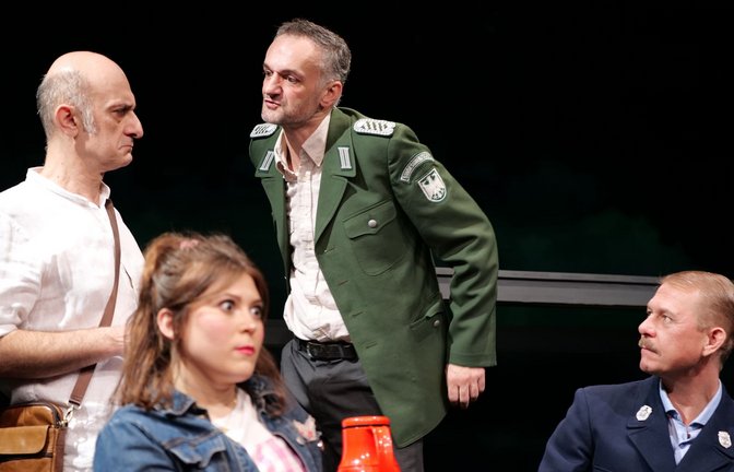 Aki Tougiannidis, Natalja Maas, Manuel Krstanovic und Sebastian Huber (v. li.) in „Hin und Her“<span class='image-autor'>Foto: Isidora Pajcin</span>
