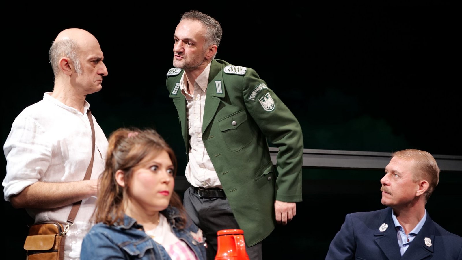 Aki Tougiannidis, Natalja Maas, Manuel Krstanovic und Sebastian Huber (v. li.) in „Hin und Her“Foto: Isidora Pajcin Aki Tougiannidis, Natalja Maas, Manuel Krstanovic und Sebastian Huber (v. li.) in „Hin und Her“Foto: Isidora Pajcin