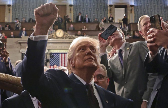 US-Präsident Donald Trump verlässt den Plenarsaal des Kapitols in Washington: Laut einem internen Schreiben will das Veteranenministerium 80.000 Stellen streichen (Symbolfoto).<span class='image-autor'>Foto: dpa/Win McNamee</span>