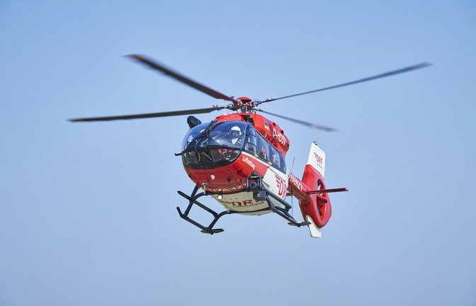 Der 57-Jährige wurde mit einem Hubschrauber ins Krankenhaus gebracht. (Symbolbild)<span class='image-autor'>Foto: dpa/Bert Spangemacher</span>