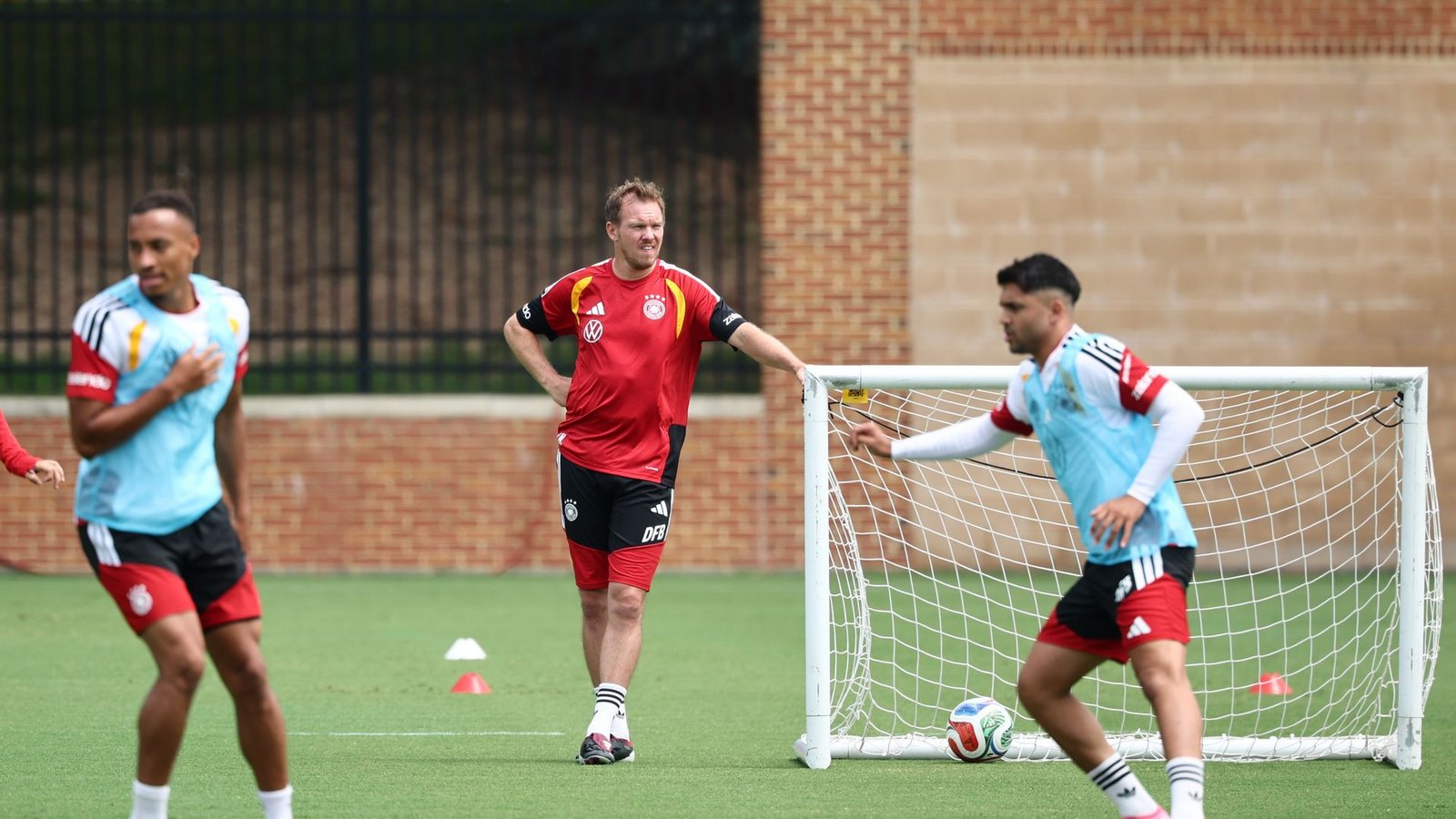 Beim Training schaute Nagelsmann ganz genau hin.Foto: Christian Charisius/dpa