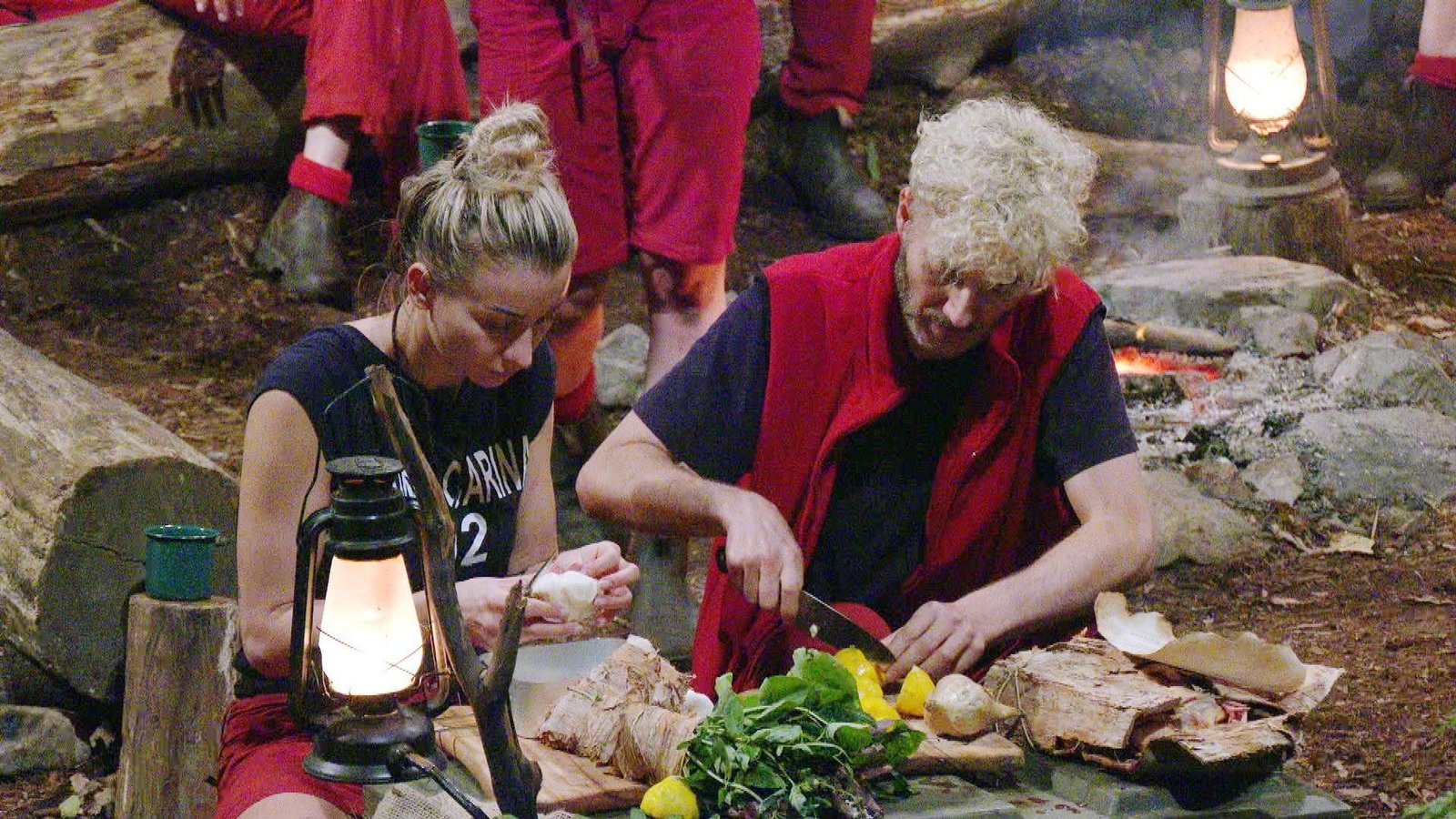 Anna-Carina und Sam bereiten ein köstliches Mahl zu.Foto: RTL/Folge 18_011 Anna-Carina und Sam bereiten ein köstliches Mahl zu.Foto: RTL/Folge 18_011