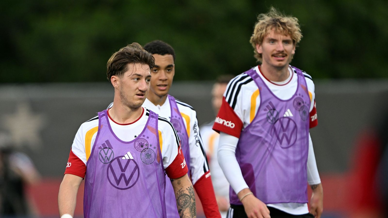 Nick Woltemade (r.) ist in der Nationalmannschaft nicht mehr in der Startelf gesetzt.Foto: Federico Gambarini/dpa Nick Woltemade (r.) ist in der Nationalmannschaft nicht mehr in der Startelf gesetzt.Foto: Federico Gambarini/dpa