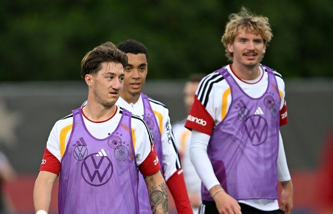 Nick Woltemade (r.) ist in der Nationalmannschaft nicht mehr in der Startelf gesetzt.<span class='image-autor'>Foto: Federico Gambarini/dpa</span>