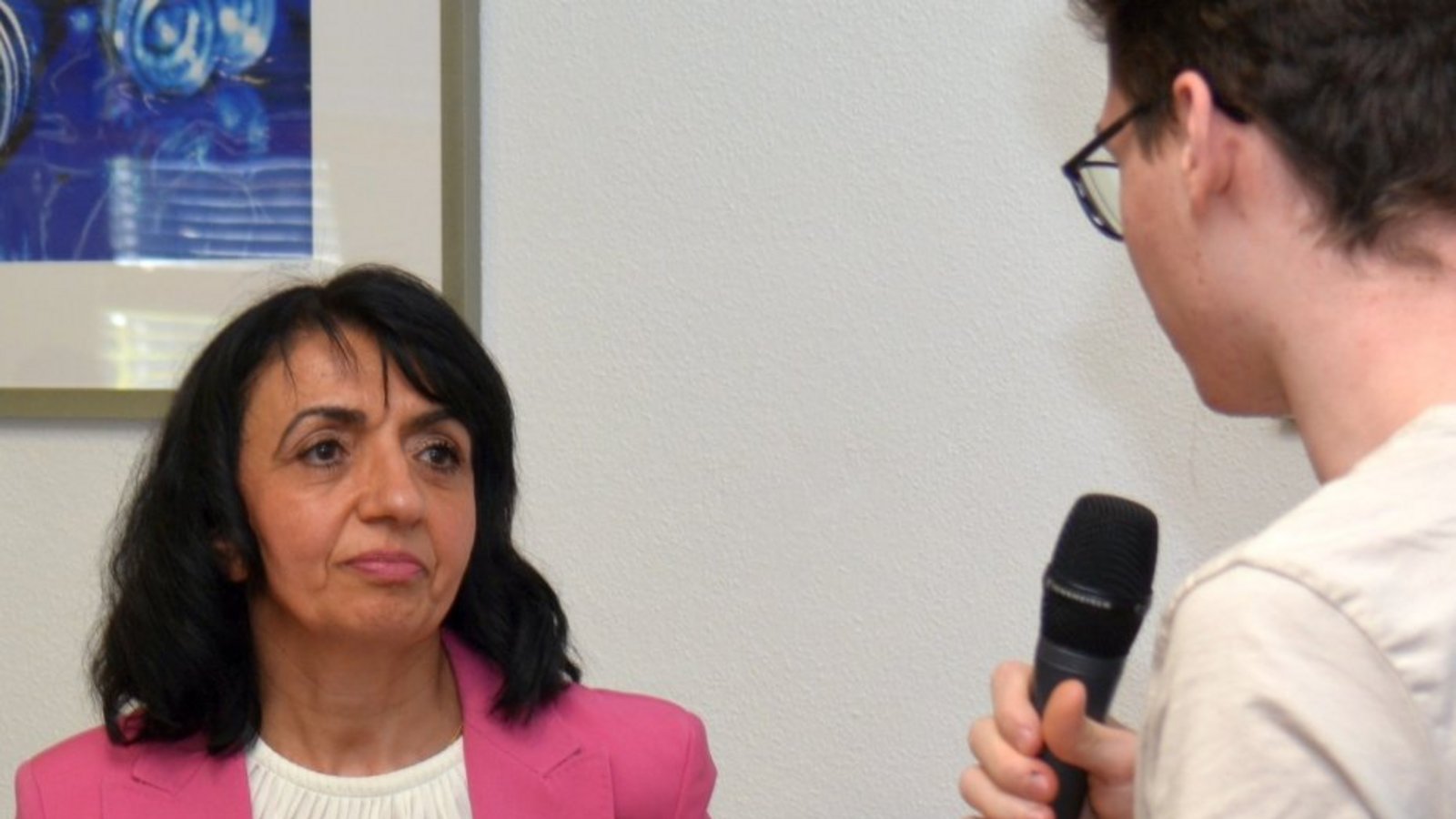Die Schüler am BSZ wollen von Aras unter anderem wissen, warum Politik nicht mehr Anstrengungen unternehme, um junge Menschen zu begeistern.  Foto: p Die Schüler am BSZ wollen von Aras unter anderem wissen, warum Politik nicht mehr Anstrengungen unternehme, um junge Menschen zu begeistern.  Foto: p