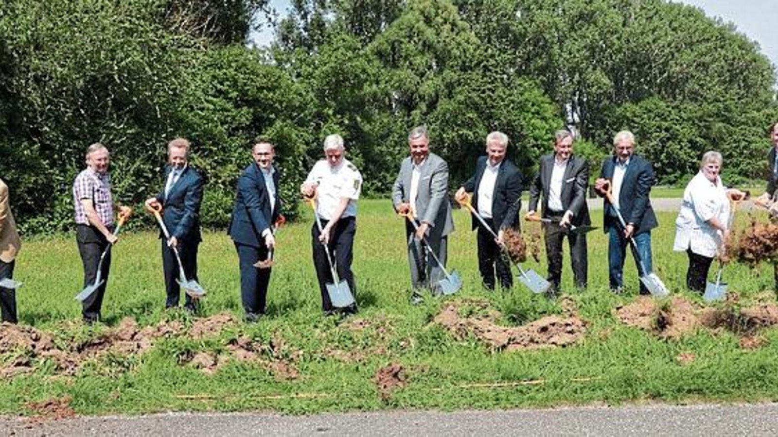 Spatenstich in Asperg mit Vertretern von Polizei, Wirtschaft, Landkreis und Kommunen. Foto: p Spatenstich in Asperg mit Vertretern von Polizei, Wirtschaft, Landkreis und Kommunen. Foto: p