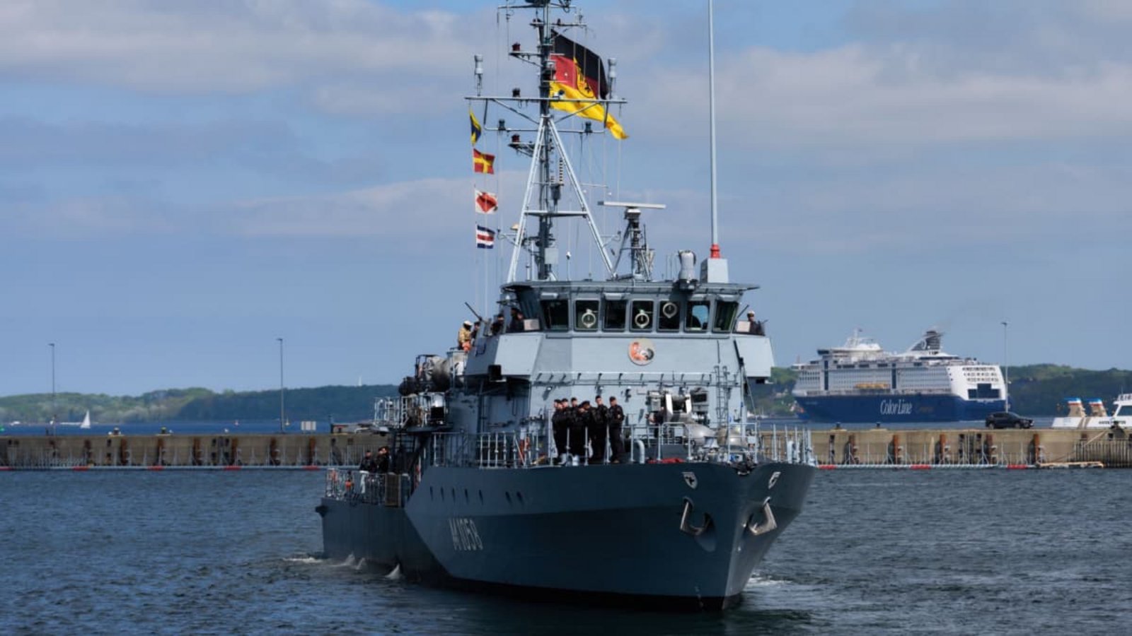 Das Minenjagdboot „Fulda“ beim Auslaufen Richtung Mittelmeer im Mai in Kiel.Marcus Golejewski/dpa