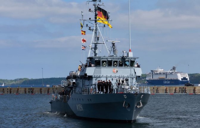 Das Minenjagdboot „Fulda“ beim Auslaufen Richtung Mittelmeer im Mai in Kiel.<span class='image-autor'>Marcus Golejewski/dpa</span>