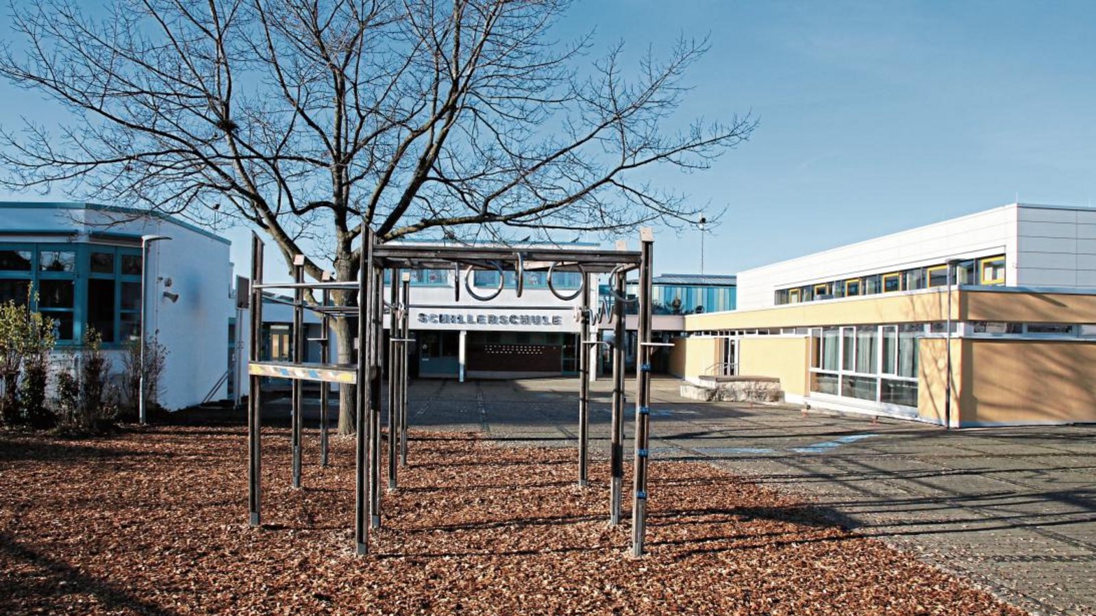 Das Schattenproblem auf dem Hochdorfer Schulhof soll nicht auf die lange Bank geschocben werden. Foto: Bögel Das Schattenproblem auf dem Hochdorfer Schulhof soll nicht auf die lange Bank geschocben werden. Foto: Bögel