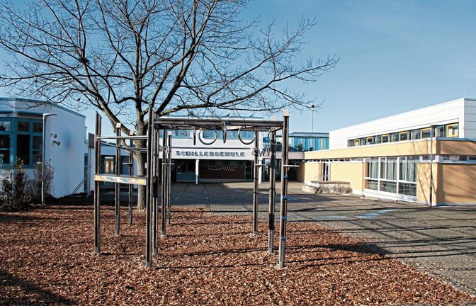 Das Schattenproblem auf dem Hochdorfer Schulhof soll nicht auf die lange Bank geschocben werden. Foto: Bögel