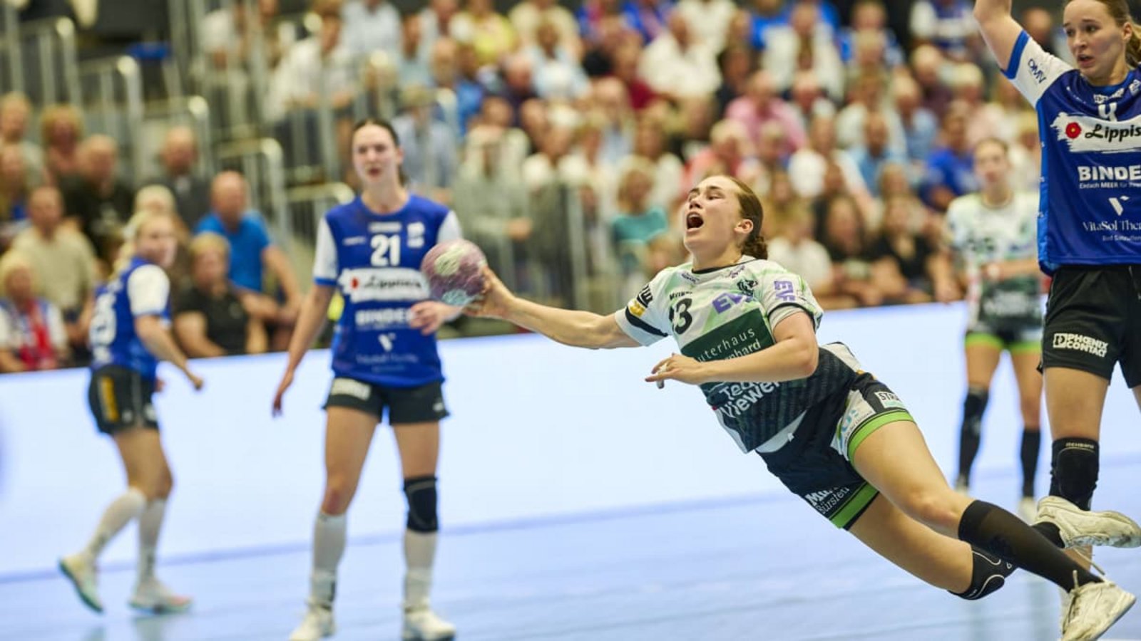 Kreisläuferin Aylin Bornhardt und die Frisch-Auf-Frauen bekamen fürs Achtelfinale ein Duell in der Nachbarschaft&nbsp; zugelost.IMAGO/Eibner