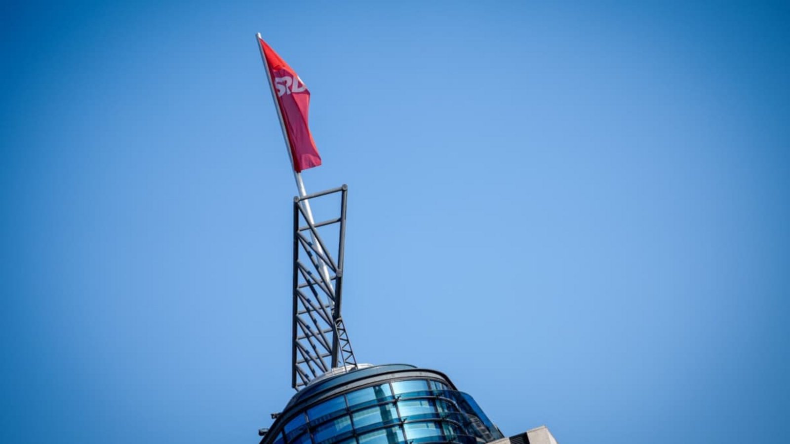 Wie schlimm ist die wirtschaftliche Schieflage in der SPD-Parteizentrale? (Symbolbild)Kay Nietfeld/dpa Wie schlimm ist die wirtschaftliche Schieflage in der SPD-Parteizentrale? (Symbolbild)Kay Nietfeld/dpa