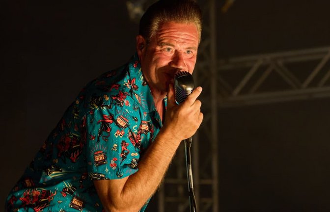 Sashas Rockabilly-Alter Ego Dick Brave kam beim Zeltspektakel Winterbach richtig gut an.<span class='image-autor'>Jan Potente</span>