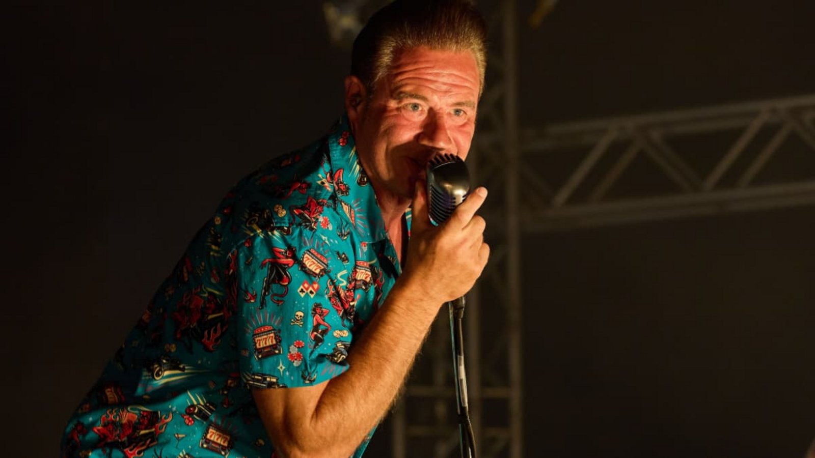 Sashas Rockabilly-Alter Ego Dick Brave kam beim Zeltspektakel Winterbach richtig gut an.Jan Potente Sashas Rockabilly-Alter Ego Dick Brave kam beim Zeltspektakel Winterbach richtig gut an.Jan Potente