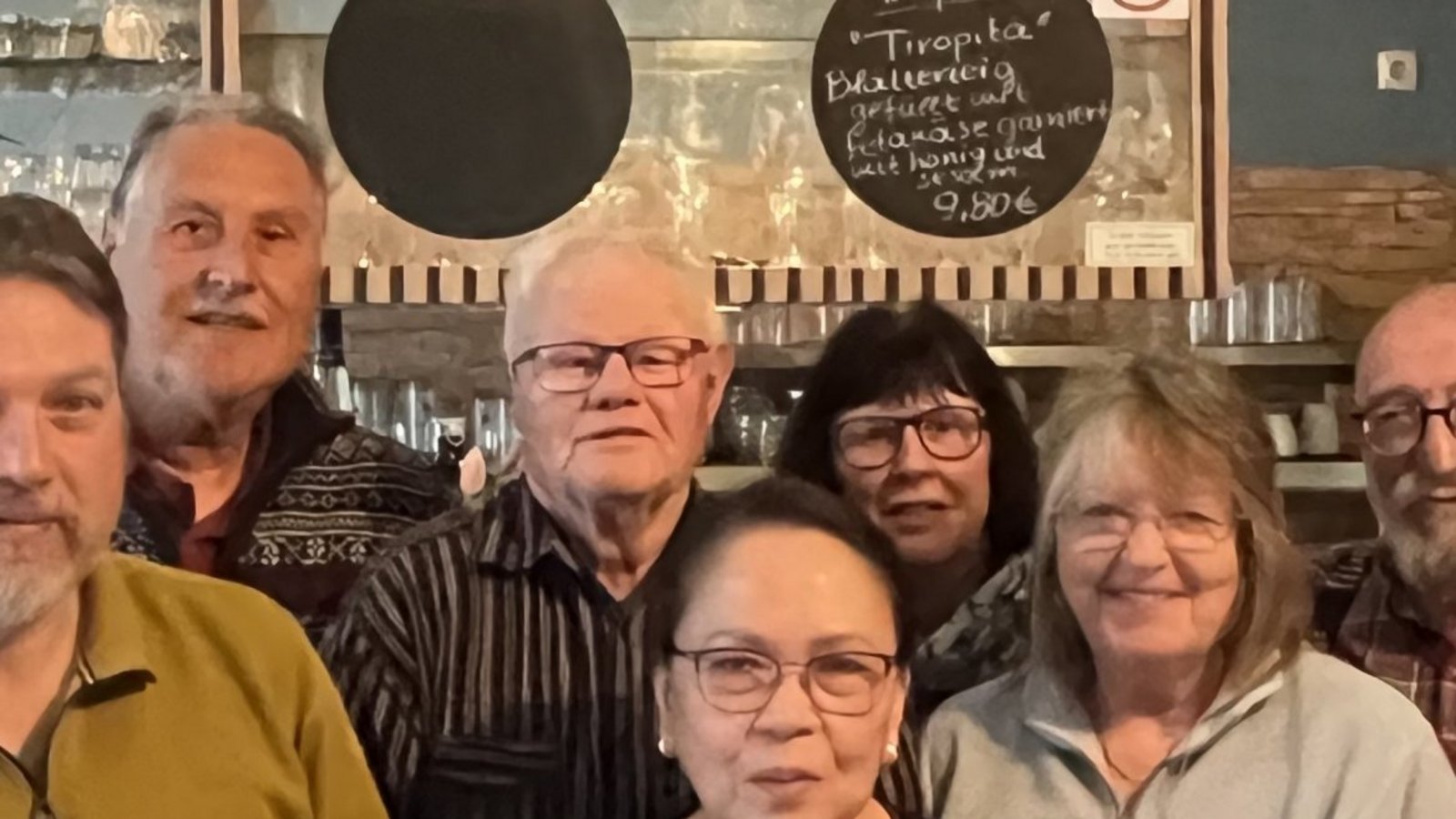 Der Vorstand des VdK Kleinglattbach: Oliver Zöhrer, Lolita Schinkel und Dagmar Schneider (vorne von links) sowie Martin Großmann, Roland Schinkel, Bettina Gänßbauer und Eberhard Berg (hinten von links). Foto: p Der Vorstand des VdK Kleinglattbach: Oliver Zöhrer, Lolita Schinkel und Dagmar Schneider (vorne von links) sowie Martin Großmann, Roland Schinkel, Bettina Gänßbauer und Eberhard Berg (hinten von links). Foto: p