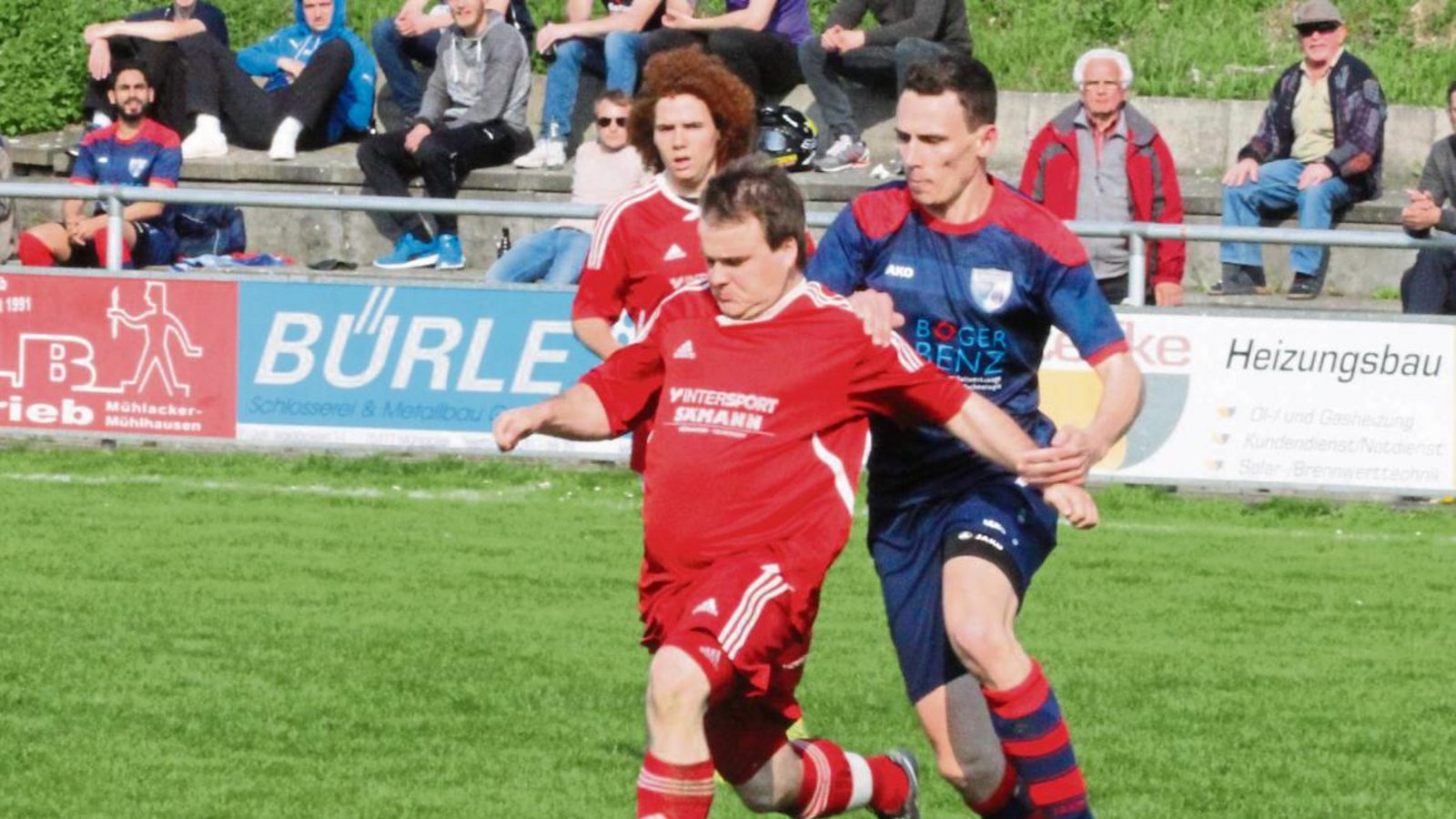 Hier wird Cevin Blattert (rechts) der Ball von Markus Kugler abgelaufen. Aber der SGM-Flügelstürmer sorgte für viel Gefahr auf Links. Foto: Nachreiner