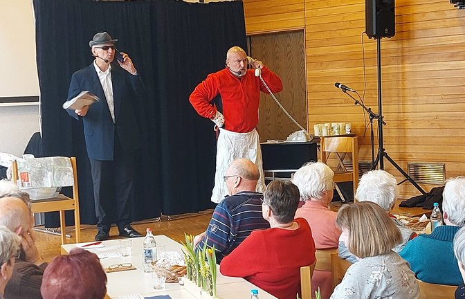 Die Theatervorführung zeigt die Tricks der Betrüger beim „Tatort Telefon“.  <span class='image-autor'>Foto: Leins</span>