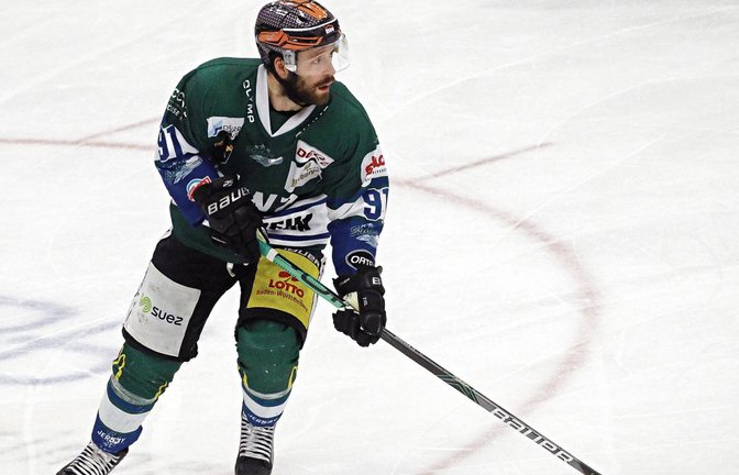 Riley Sheen hat in Spiel vier in Frankfurt bereits seinen insgesamt sechsten Treffer in der Viertelfinalserie gegen die Löwen erzielt.  Foto: Baumann