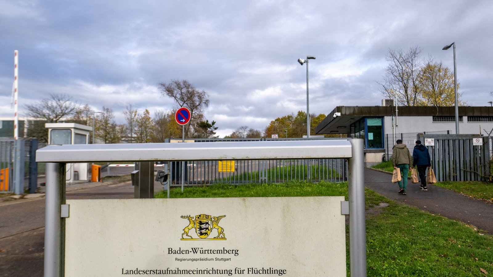 Das Land kann die LEA in Ellwangen nur noch bis Ende 2025 nutzen. Doch Ersatz ist aktuell nicht in Sicht.Foto: dpa/Stefan Puchner