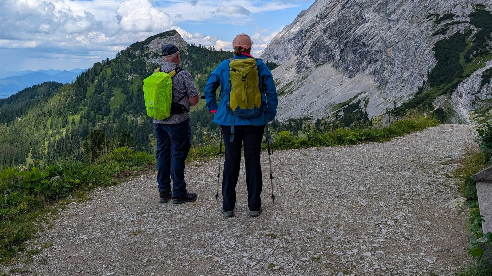 Die Bergwelt fasziniert viele – die Vorbereitung ist auch bei vermeintlich leichteren Touren wichtig.Foto: IMAGO/NurPhoto Die Bergwelt fasziniert viele – die Vorbereitung ist auch bei vermeintlich leichteren Touren wichtig.Foto: IMAGO/NurPhoto