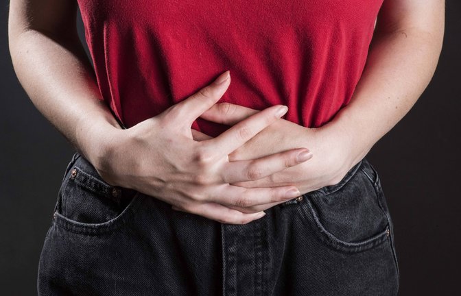 Wer regelmäßig menstruiert, weiß zumeist, dass der Zyklus im Takt ist. Auch wenn das für einige Frauen mit Bauchkrämpfe und Gliederschmerzen verbunden ist.<span class='image-autor'>Foto: imago/Elmar Gubisch</span>