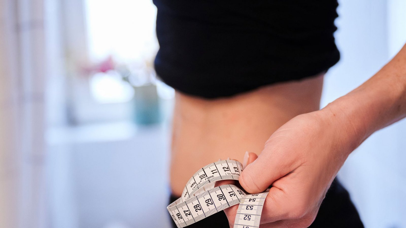#SkinnyTok: Junge Frauen teilen auf TikTok Tipps für einen vermeintlichen Traumkörper. (Symbolbild)Foto: Annette Riedl/dpa/dpa-tmn #SkinnyTok: Junge Frauen teilen auf TikTok Tipps für einen vermeintlichen Traumkörper. (Symbolbild)Foto: Annette Riedl/dpa/dpa-tmn