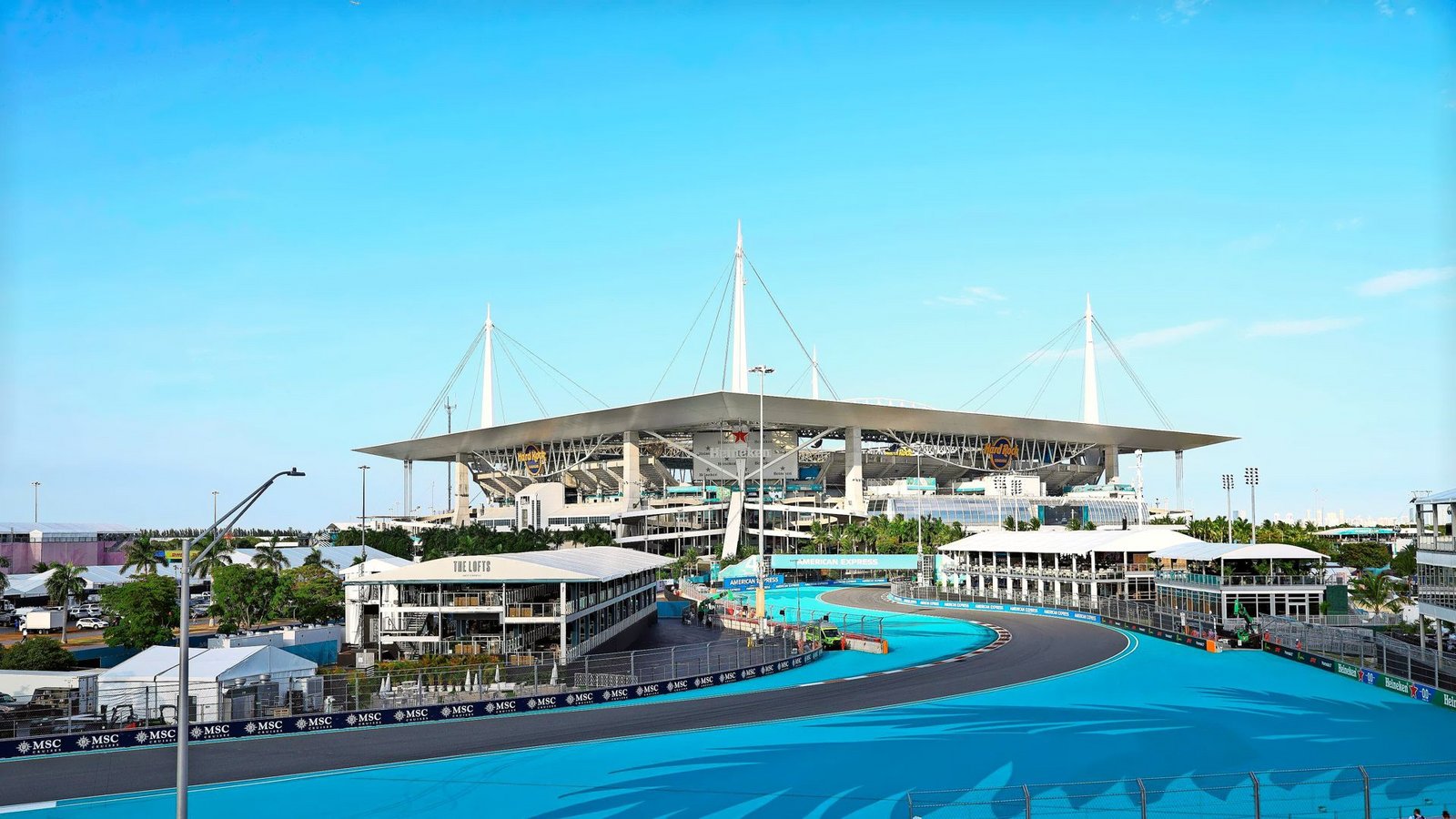Das Formel-1-Rennen in Miami rund um das Hard Rock Stadium hat Event-Charakter.Foto: IMAGO/Christian Kolbert Das Formel-1-Rennen in Miami rund um das Hard Rock Stadium hat Event-Charakter.Foto: IMAGO/Christian Kolbert