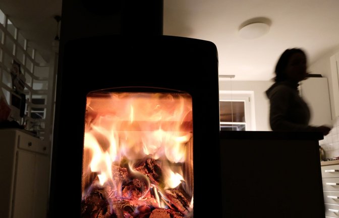 Nach Einschätzungen eines Ofenbauers aus Calw würden die wenigsten Feuerstätten nachgerüstet.<span class='image-autor'>Foto: picture alliance/Bernd Weissbrod</span>