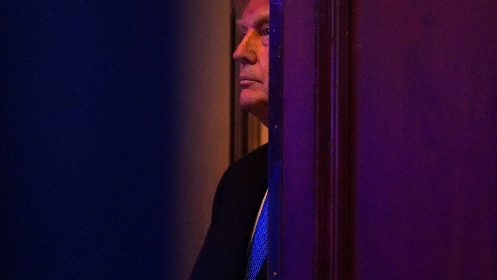 US-Präsident Donald Trump wartet hinter den Kulissen der Politikkonferenz der „Faith & Freedom Coalition“ im Washington Hilton.Foto: Julia Demaree Nikhinson/AP/dpa US-Präsident Donald Trump wartet hinter den Kulissen der Politikkonferenz der „Faith & Freedom Coalition“ im Washington Hilton.Foto: Julia Demaree Nikhinson/AP/dpa