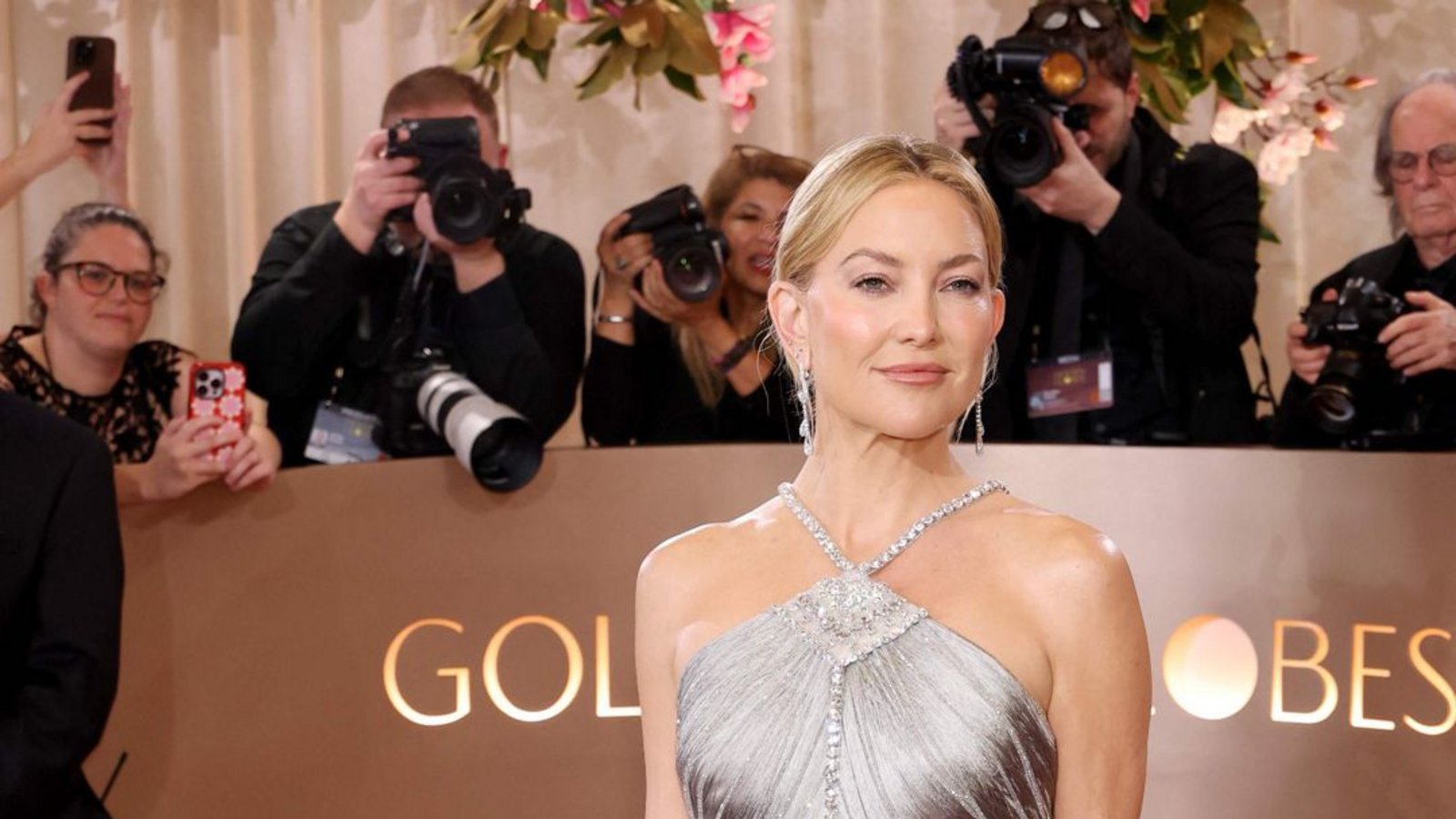 Lass’ funkeln: Kate Hudson bewies einmal mehr ein Händchen für Mode und überzeugte in einem silbernen Glitzerkleid von Armani Privé.Foto: Getty Images via AFP