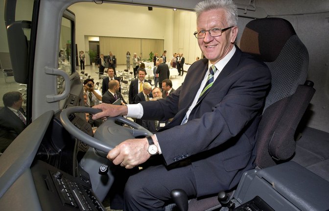 Der Ministerpräsident steuert das Land, ein Auto hingegen eher selten.<span class='image-autor'>Foto: dpa</span>