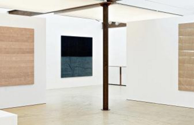Peter W. Klein leitet die Sonderführung im Nußdorfer Kunstwerk.  Foto: Wamdorf